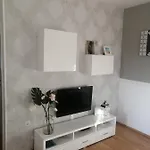 Karla I Ivano Apartment Mandre