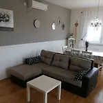 Karla I Ivano Apartment Mandre